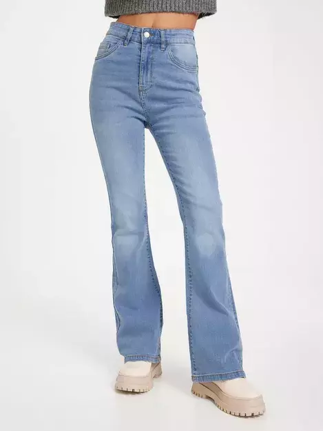 Flared jeans 4 Flared jeans Put on your Style with Stylones.